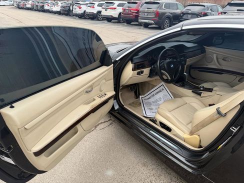 Used 2011 BMW 335i Convertible image 9