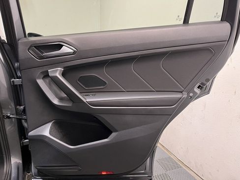 Used 2024 Volkswagen Tiguan SEL R-Line image 18