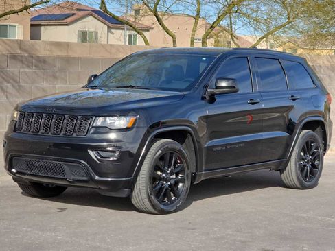 Used 2018 Jeep Grand Cherokee Altitude image 5