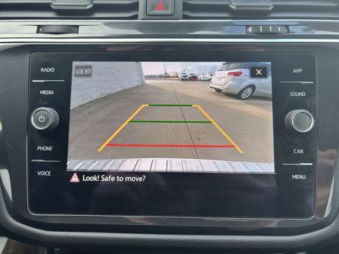 Used 2022 Volkswagen Tiguan SE image 29