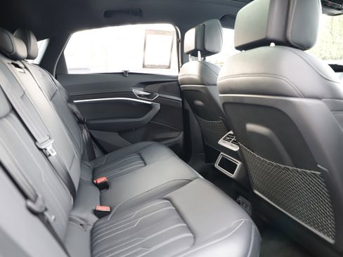 Used 2022 Audi e-tron S Prestige image 10