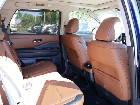 Used 2024 Nissan Pathfinder Platinum w/ Cargo Package image 40