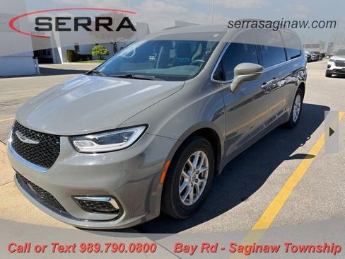 Used 2022 Chrysler Pacifica Touring-L FWD image 1