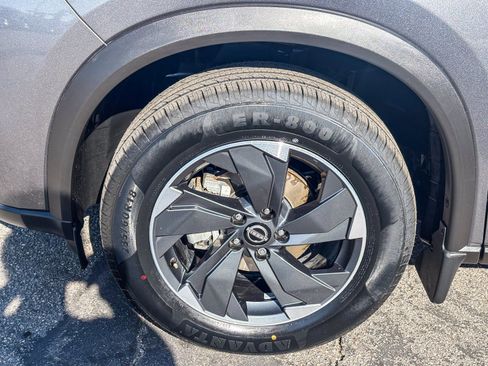 Used 2025 Nissan Rogue SV FWD image 12