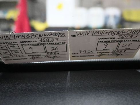 Used 2022 Mercedes-Benz GLB 250 w/ Premium Package Lite image 4