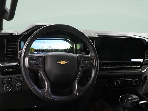 Used 2024 Chevrolet Silverado 1500 High Country w/ High Country Premium Package AWD/4WD image 9