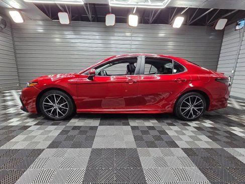 Used 2022 Toyota Camry SE AWD/4WD image 9