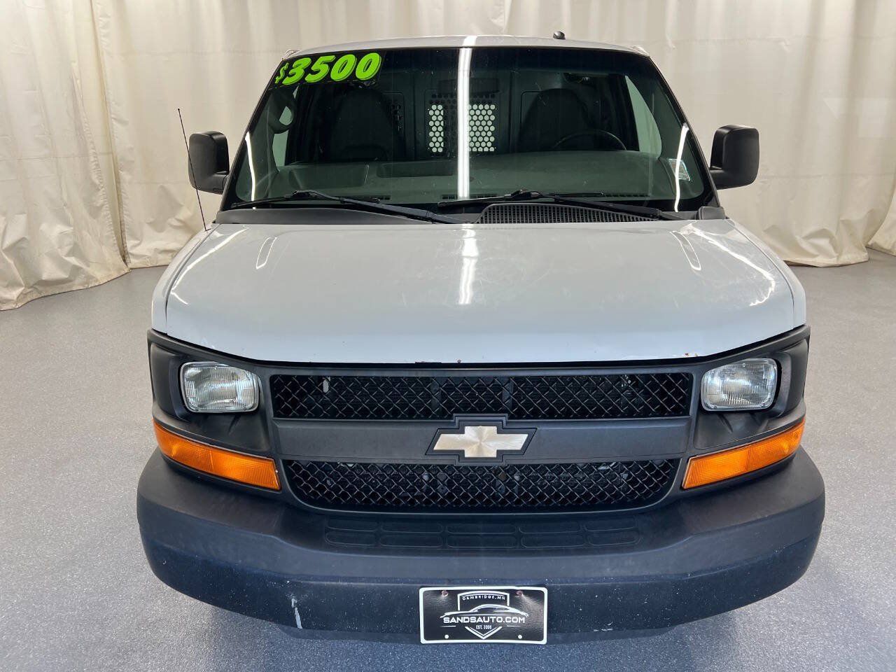 Used 2014 Chevrolet Express 2500 Extended RWD image 2