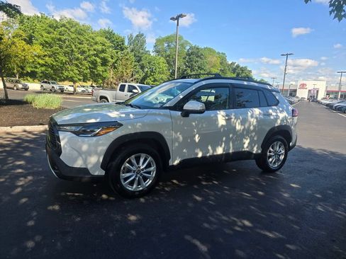 Used 2023 Toyota Corolla Cross LE w/ Moonroof Package AWD/4WD image 3