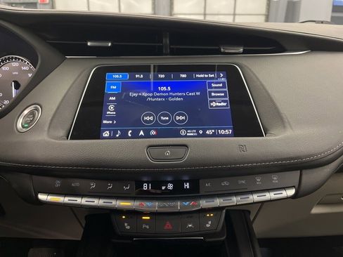 Used 2021 Cadillac XT4 Premium Luxury w/ Cold Weather Package image 25
