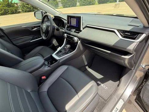 Used 2025 Toyota RAV4 XLE Premium FWD image 19
