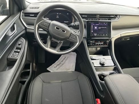 New 2025 Jeep Grand Cherokee L Laredo image 10