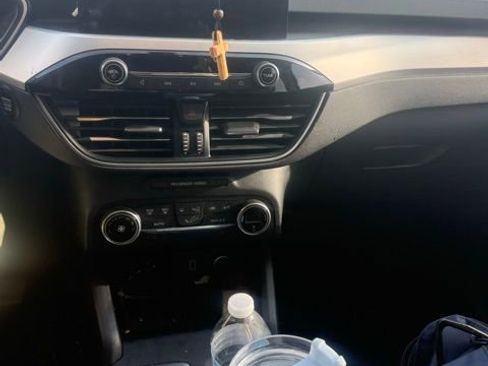 Used 2020 Ford Escape SE image 5