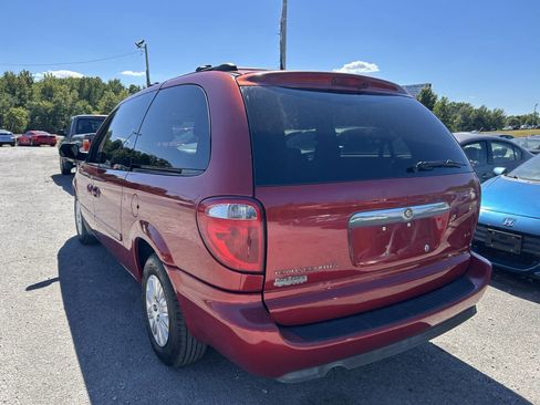 Used 2006 Chrysler Town & Country LX image 3