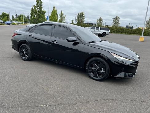 Used 2022 Hyundai Elantra SEL FWD image 7