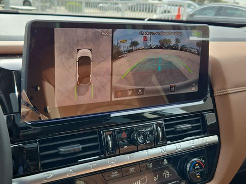 New 2026 Nissan Pathfinder Platinum image 16