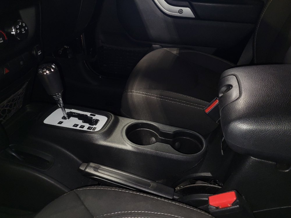 Used 2017 Jeep Wrangler Unlimited Sahara w/ Connectivity Group AWD/4WD image 26
