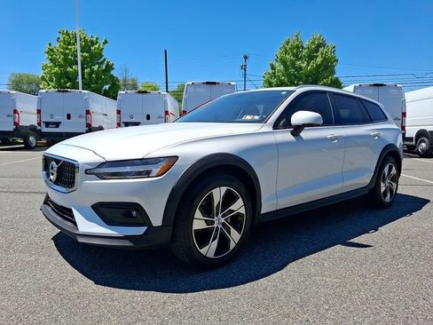 Used 2021 Volvo V60 T5 Cross Country w/ Climate Package AWD/4WD image 3