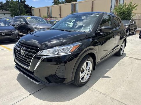 Used 2023 Nissan Kicks S FWD image 3