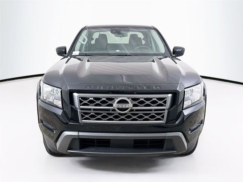 Used 2024 Nissan Frontier SV image 2