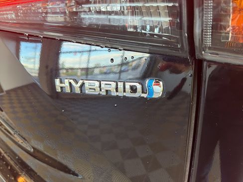 Used 2023 Toyota Highlander XLE AWD/4WD image 7