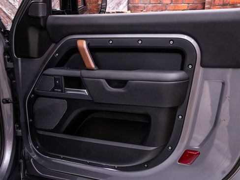 Used 2023 Land Rover Defender 90 X image 49