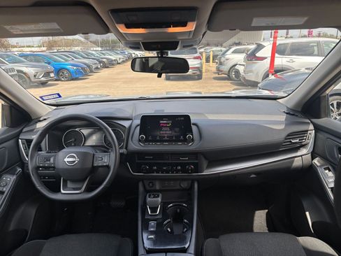 Used 2025 Nissan Rogue SV image 35