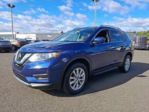Used 2018 Nissan Rogue SV image 3