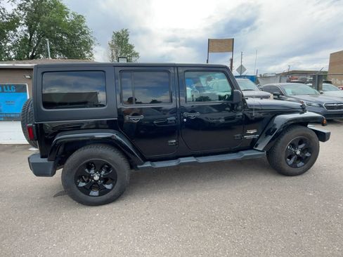Used 2015 Jeep Wrangler Unlimited Sahara w/ Connectivity Group AWD/4WD image 7