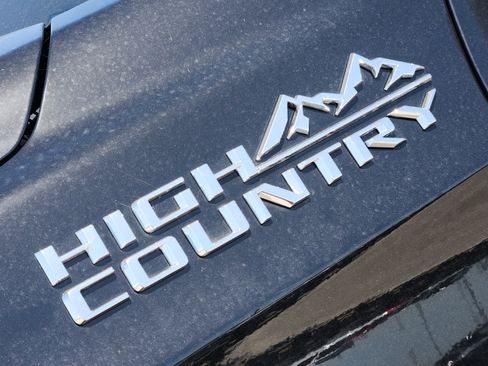 New 2026 Chevrolet Suburban High Country AWD/4WD image 8