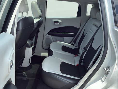 Used 2019 Jeep Compass Latitude FWD image 25
