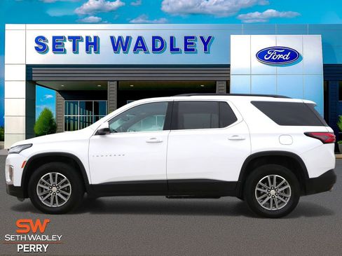 Used 2023 Chevrolet Traverse LT image 3