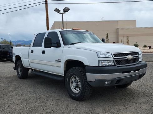 Used 2005 Chevrolet Silverado 2500 LS w/ Heavy-Duty Power Package image 3