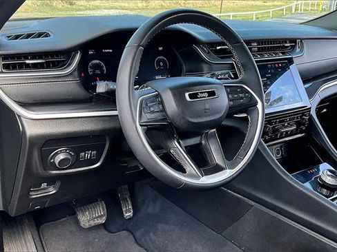 Used 2023 Jeep Grand Cherokee Altitude image 17