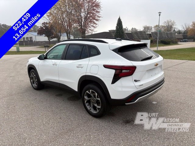 Used 2026 Chevrolet Trax LT FWD image 4