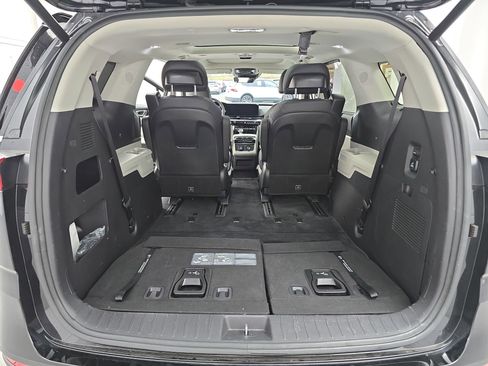 Used 2024 Kia Carnival SX Prestige image 13