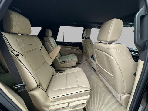 Used 2024 Cadillac Escalade Premium Luxury image 18