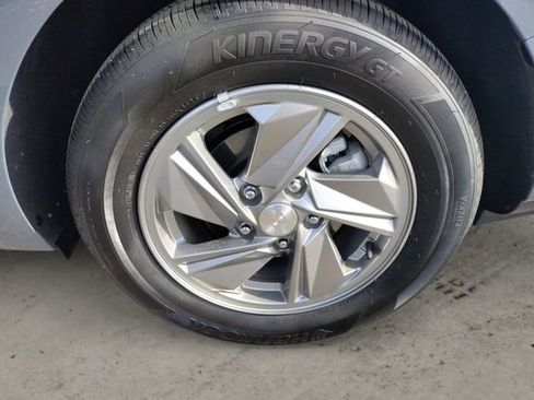 Used 2025 Hyundai Elantra SE image 14