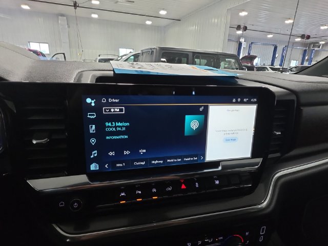 Used 2024 Chevrolet Silverado 1500 High Country w/ High Country Premium Package AWD/4WD image 13