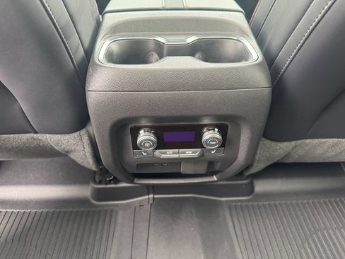 Used 2025 GMC Acadia AT4 w/ Luxury Package AWD/4WD image 17