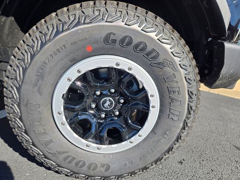 New 2025 Ford Bronco Outer Banks w/ Sasquatch Package image 9