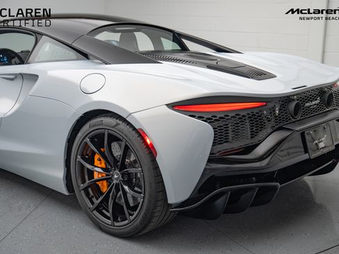 Used 2023 McLaren Artura Base image 16