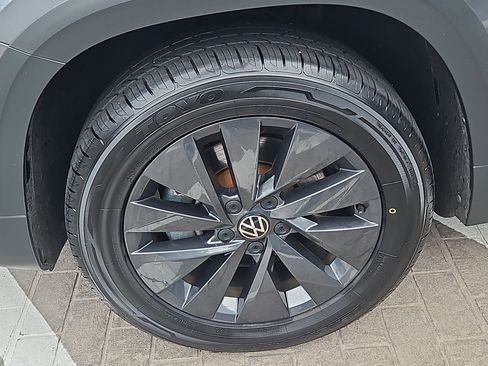 Certified 2022 Volkswagen Taos S image 5