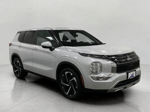 Used 2024 Mitsubishi Outlander AWD image 1