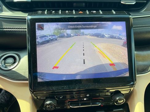 Used 2022 Jeep Grand Cherokee L Limited image 38