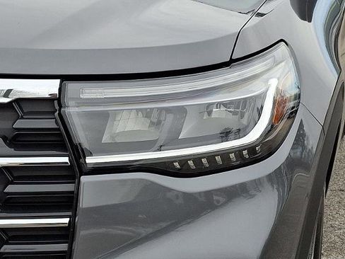 Certified 2025 Ford Explorer Active image 9