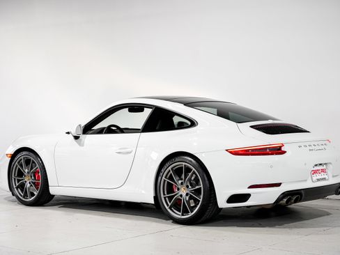 Used 2019 Porsche 911 Carrera S image 8