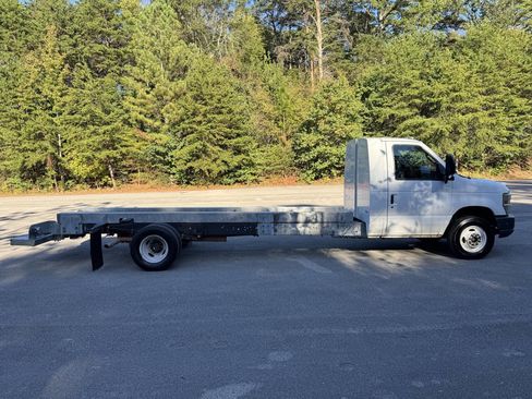 Used 2011 Ford E-450 and Econoline 450 Super Duty image 5