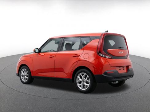 Used 2025 Kia Soul LX w/ LX Technology Package FWD image 6