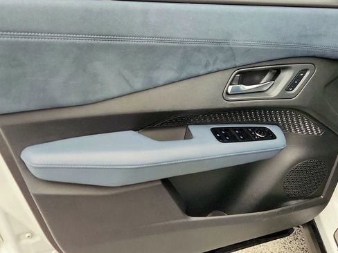 Used 2023 Nissan Ariya image 11